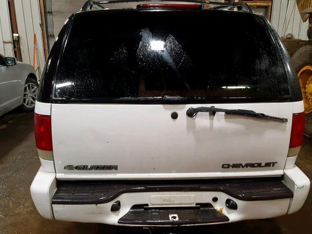 1GNDT13W52K113276 - 2002 CHEVROLET BLAZER WHITE photo 9