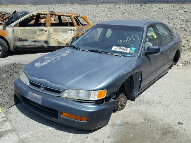 1HGCD5529VA142178 - 1997 HONDA ACCORD DX GREEN photo 2