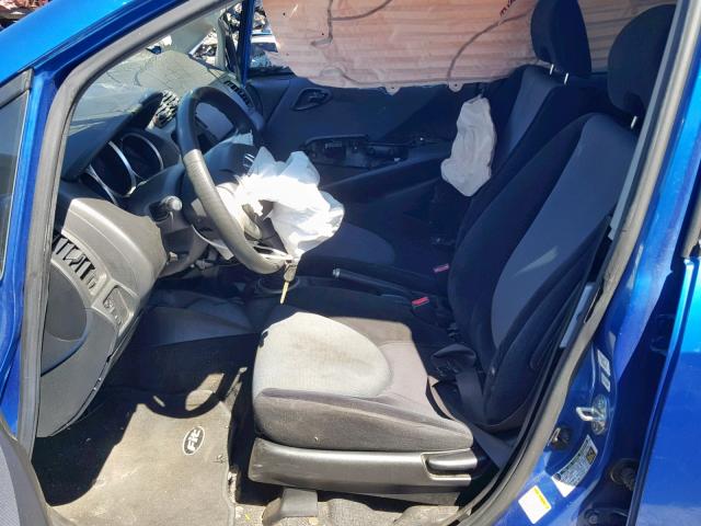 JHMGD37428S026806 - 2008 HONDA FIT BLUE photo 5