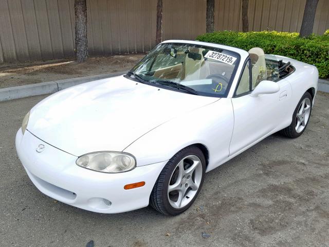 JM1NB353210212033 - 2001 MAZDA MX-5 MIATA WHITE photo 2