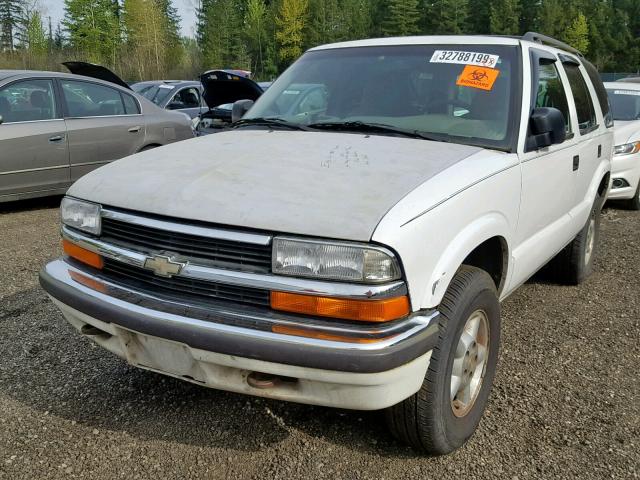 1GNDT13W3XK181373 - 1999 CHEVROLET BLAZER WHITE photo 2