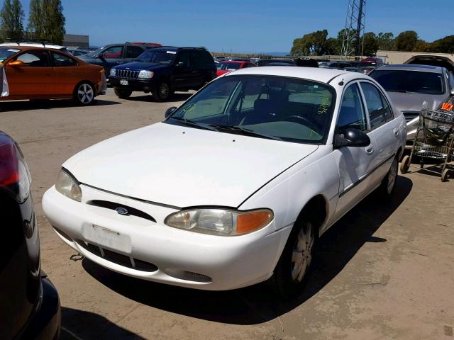 1FAFP10P6WW146052 - 1998 FORD ESCORT LX WHITE photo 2