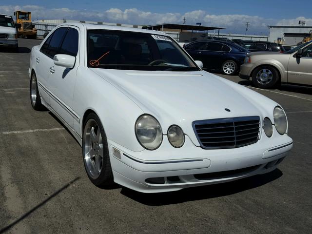 WDBJF65J61B224532 - 2001 MERCEDES-BENZ E 320 WHITE photo 1