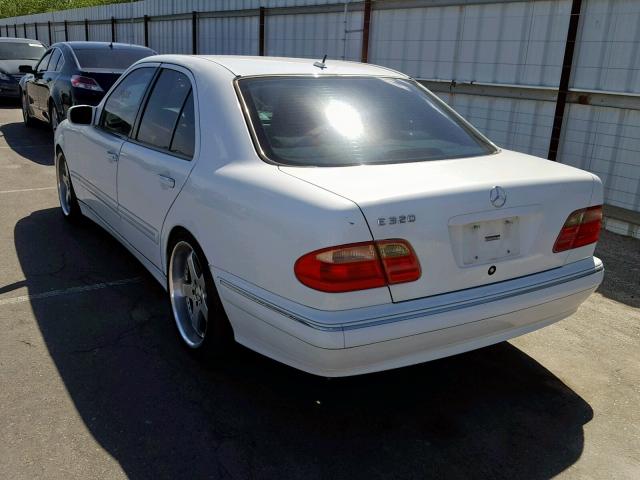 WDBJF65J61B224532 - 2001 MERCEDES-BENZ E 320 WHITE photo 3