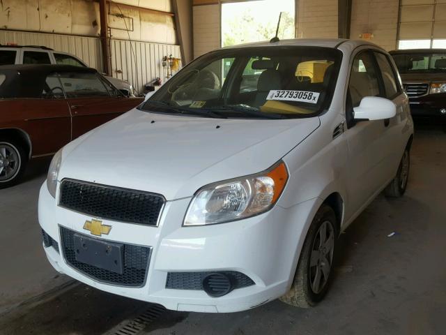 KL1TD6DE7BB153208 - 2011 CHEVROLET AVEO LS WHITE photo 2