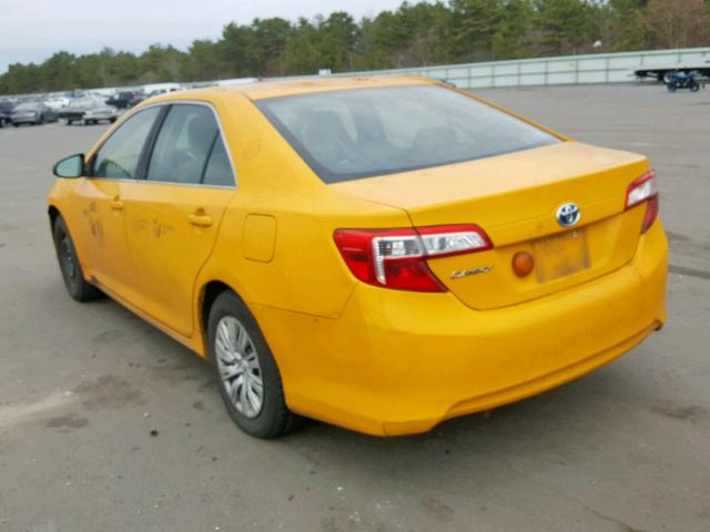 4T1BD1FK1CU023453 - 2012 TOYOTA CAMRY HYBR YELLOW photo 3