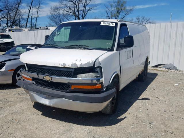 1GCEG15X841176016 - 2004 CHEVROLET EXPRESS G1 WHITE photo 2