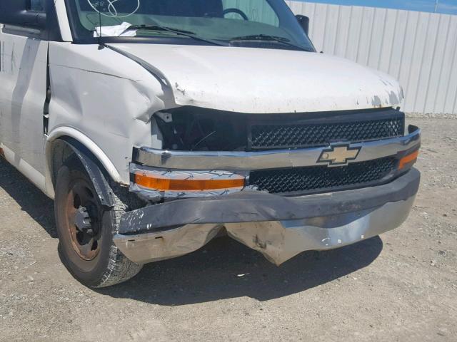 1GCEG15X841176016 - 2004 CHEVROLET EXPRESS G1 WHITE photo 9