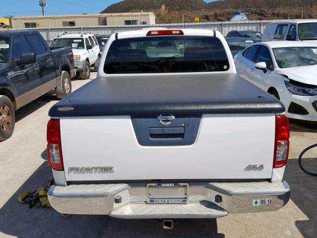 1N6AD07W47C445592 - 2007 NISSAN FRONTIER C WHITE photo 9