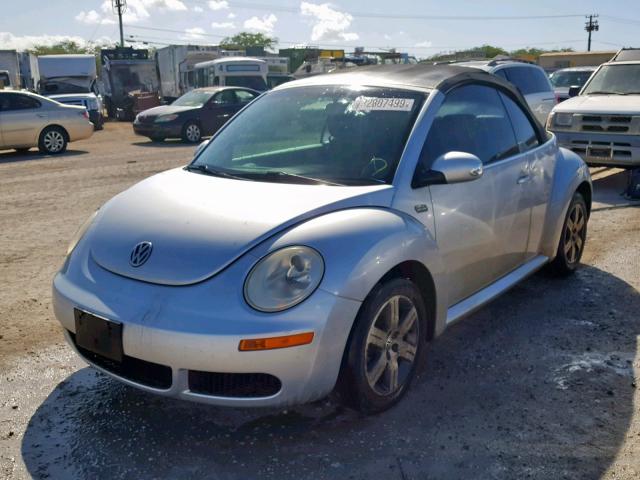 3VWPF31Y16M307750 - 2006 VOLKSWAGEN NEW BEETLE ვერცხლისფერი ფოტო 2