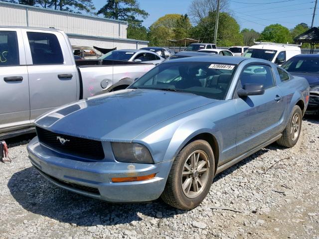 1ZVFT80N055143100 - 2005 FORD MUSTANG BLUE photo 2