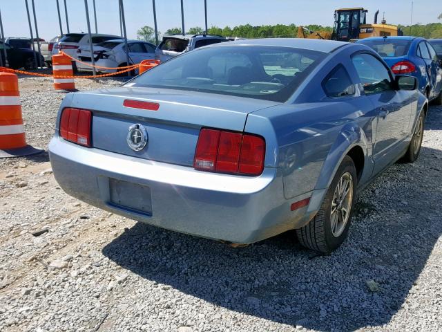 1ZVFT80N055143100 - 2005 FORD MUSTANG BLUE photo 4