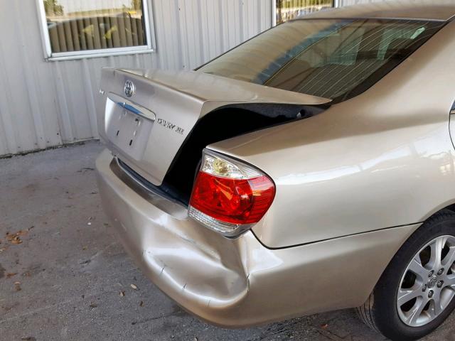 JTDBE30K263064013 - 2006 TOYOTA CAMRY XLE GOLD photo 9