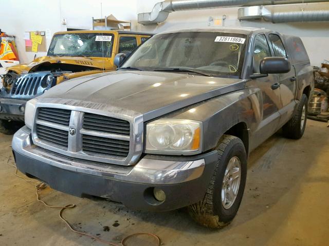 1D7HW48N55S166931 - 2005 DODGE DAKOTA QUA GRAY photo 2