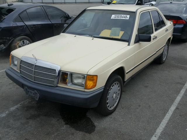 WDBDB22C8FF109745 - 1985 MERCEDES-BENZ 190 D 2.2 YELLOW photo 2