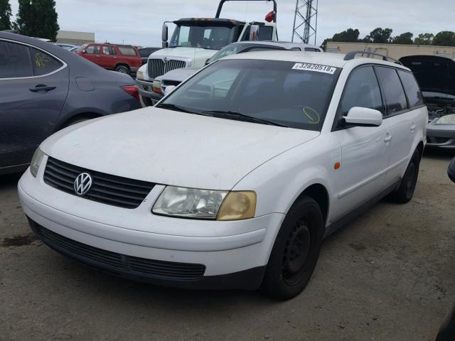 WVWNA63B5XE024181 - 1999 VOLKSWAGEN PASSAT GLS WHITE photo 2