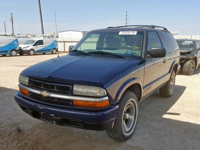 1GNCS18W22K179341 - 2002 CHEVROLET BLAZER BLUE photo 2