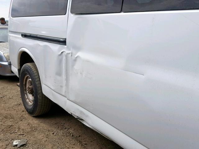 1GJHG39R3X1053340 - 1999 GMC SAVANA G35 WHITE photo 9