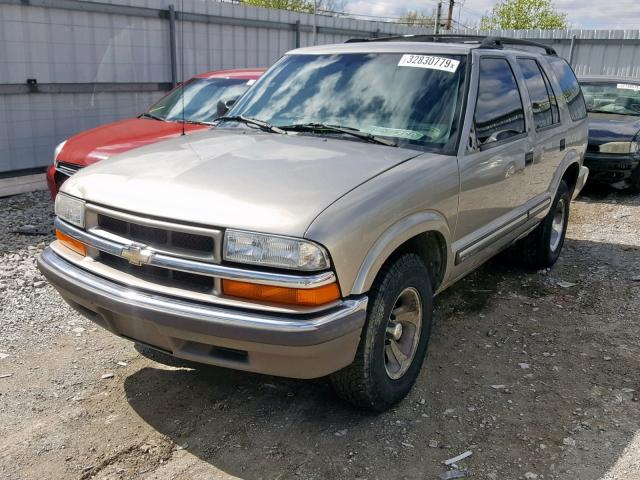 1GNCS13W5Y2186204 - 2000 CHEVROLET BLAZER BEIGE photo 2