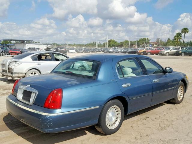 1LNHM81W22Y635679 - 2002 LINCOLN TOWN CAR E BLUE photo 4