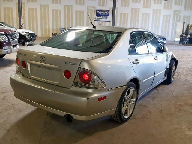 JTHBD192520055309 - 2002 LEXUS IS 300 SILVER photo 4