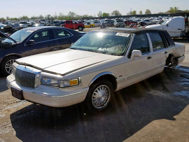 1LNLM83W5VY631976 - 1997 LINCOLN TOWN CAR C BEIGE photo 2