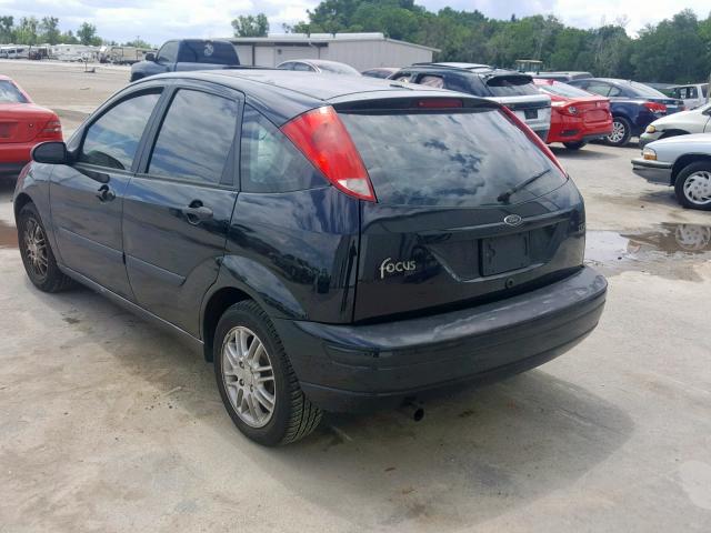 3FAFP37353R136254 - 2003 FORD FOCUS ZX5 BLACK photo 3