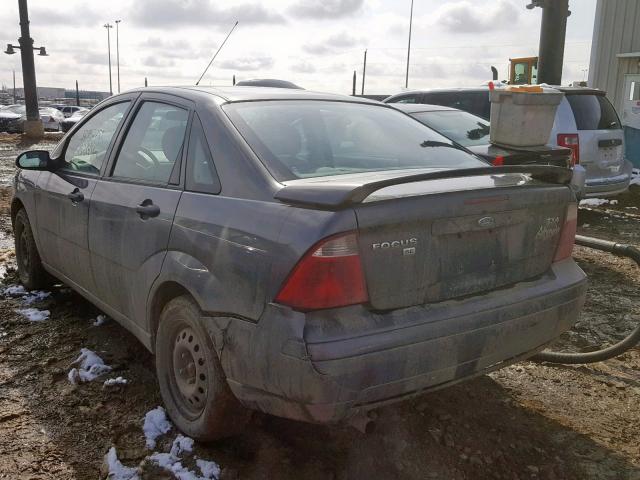 1FAFP34N25W268121 - 2005 FORD FOCUS ZX4 GRAY photo 3