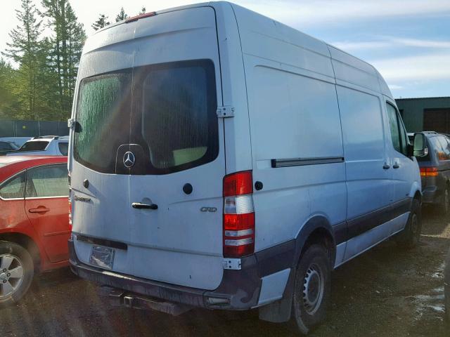 WD3PE7CC5D5798304 - 2013 MERCEDES-BENZ SPRINTER 2 WHITE photo 4