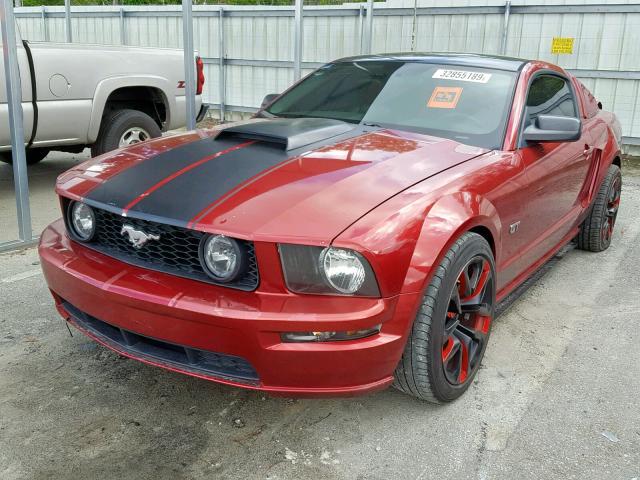 1ZVFT82H675196930 - 2007 FORD MUSTANG GT RED photo 2