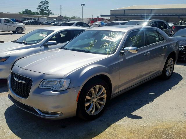 2C3CCAKG2JH268344 - 2018 CHRYSLER 300 LIMITE SILVER photo 2