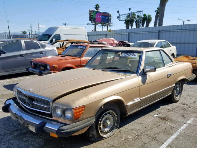 WDBBA45C5FA030175 - 1985 MERCEDES-BENZ 380 SL GOLD photo 2