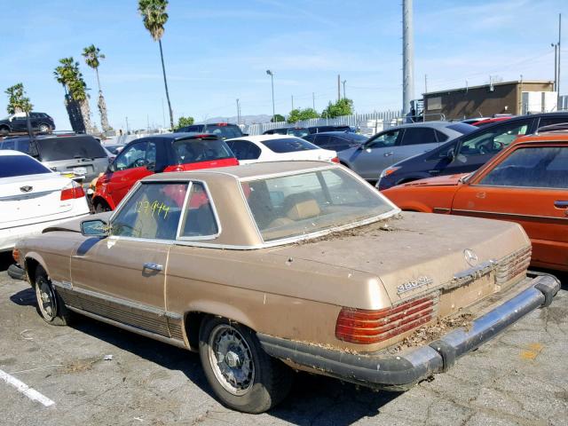 WDBBA45C5FA030175 - 1985 MERCEDES-BENZ 380 SL GOLD photo 3