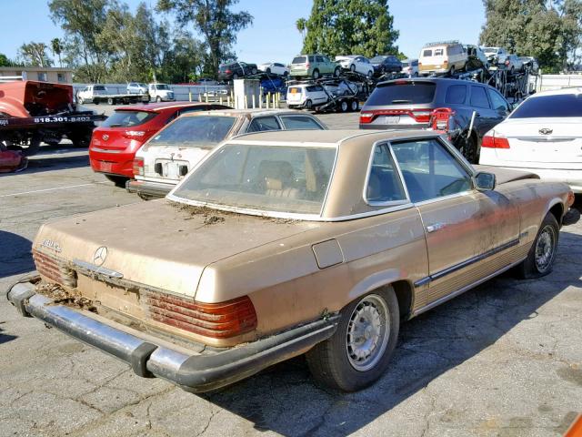 WDBBA45C5FA030175 - 1985 MERCEDES-BENZ 380 SL GOLD photo 4