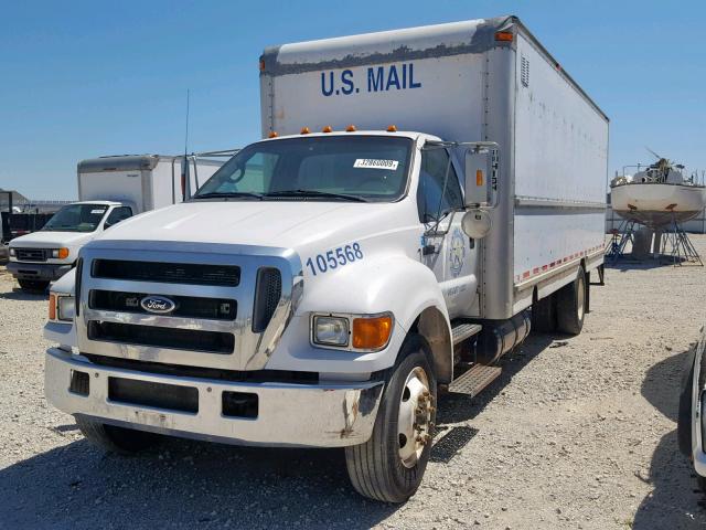 3FRXF75S35V142568 - 2005 FORD F750 SUPER WHITE photo 2