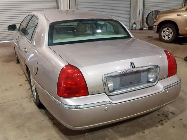 1LNHM82W73Y670864 - 2003 LINCOLN TOWN CAR S TAN photo 3