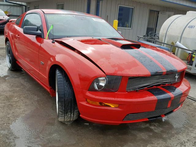 1ZVFT82H755161374 - 2005 FORD MUSTANG GT RED photo 1
