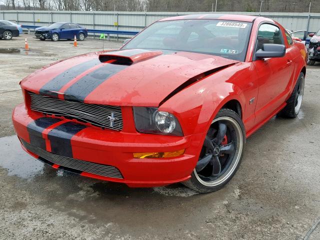 1ZVFT82H755161374 - 2005 FORD MUSTANG GT RED photo 2