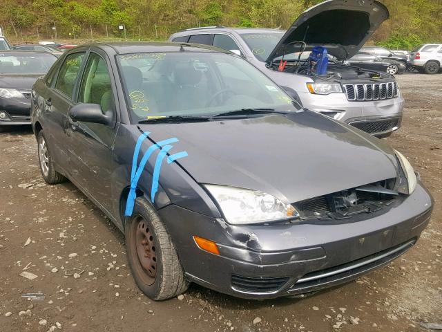 1FAFP34N85W273162 - 2005 FORD FOCUS ZX4 GRAY photo 1