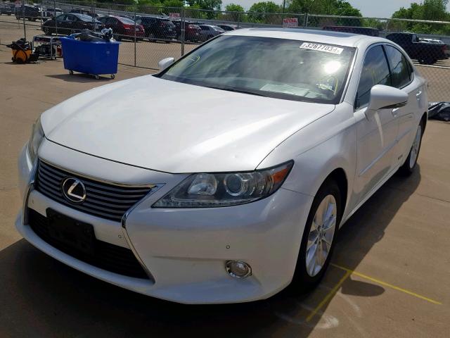 JTHBW1GG2D2007699 - 2013 LEXUS ES 300H WHITE photo 2