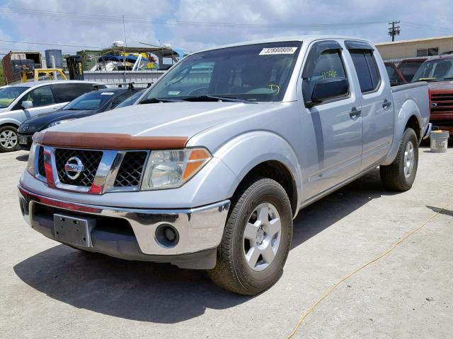 1N6AD07U08C409303 - 2008 NISSAN FRONTIER C SILVER photo 2