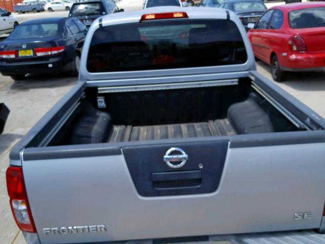 1N6AD07U08C409303 - 2008 NISSAN FRONTIER C SILVER photo 9