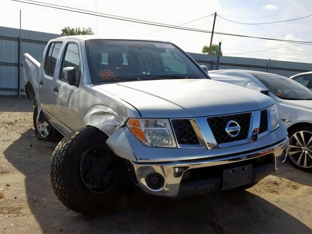 1N6AD07U36C433642 - 2006 NISSAN FRONTIER C SILVER photo 1