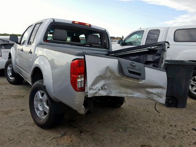 1N6AD07U36C433642 - 2006 NISSAN FRONTIER C SILVER photo 3