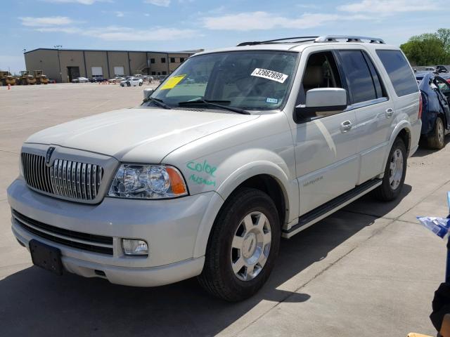 5LMFU27565LJ06186 - 2005 LINCOLN NAVIGATOR 白色 照片 2