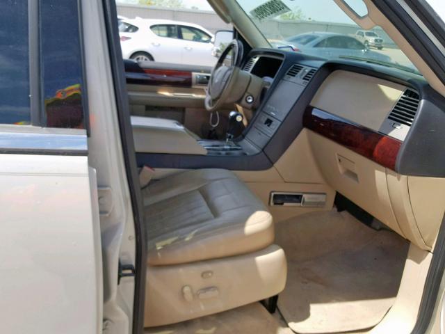 5LMFU27565LJ06186 - 2005 LINCOLN NAVIGATOR 白色 照片 5