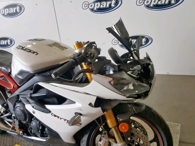 SMTA02YK0EJ624812 - 2014 TRIUMPH MOTORCYCLE DAYTONA 67 WHITE photo 9