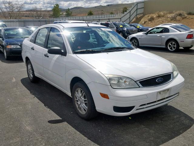 1FAHP34NX7W244144 - 2007 FORD FOCUS ZX4 WHITE photo 1