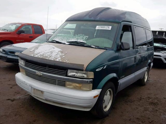 1GNDM19W7WB120398 - 1998 CHEVROLET ASTRO GREEN photo 2