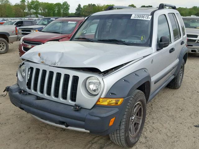 1J4GL38K35W726897 - 2005 JEEP LIBERTY RE SILVER photo 2